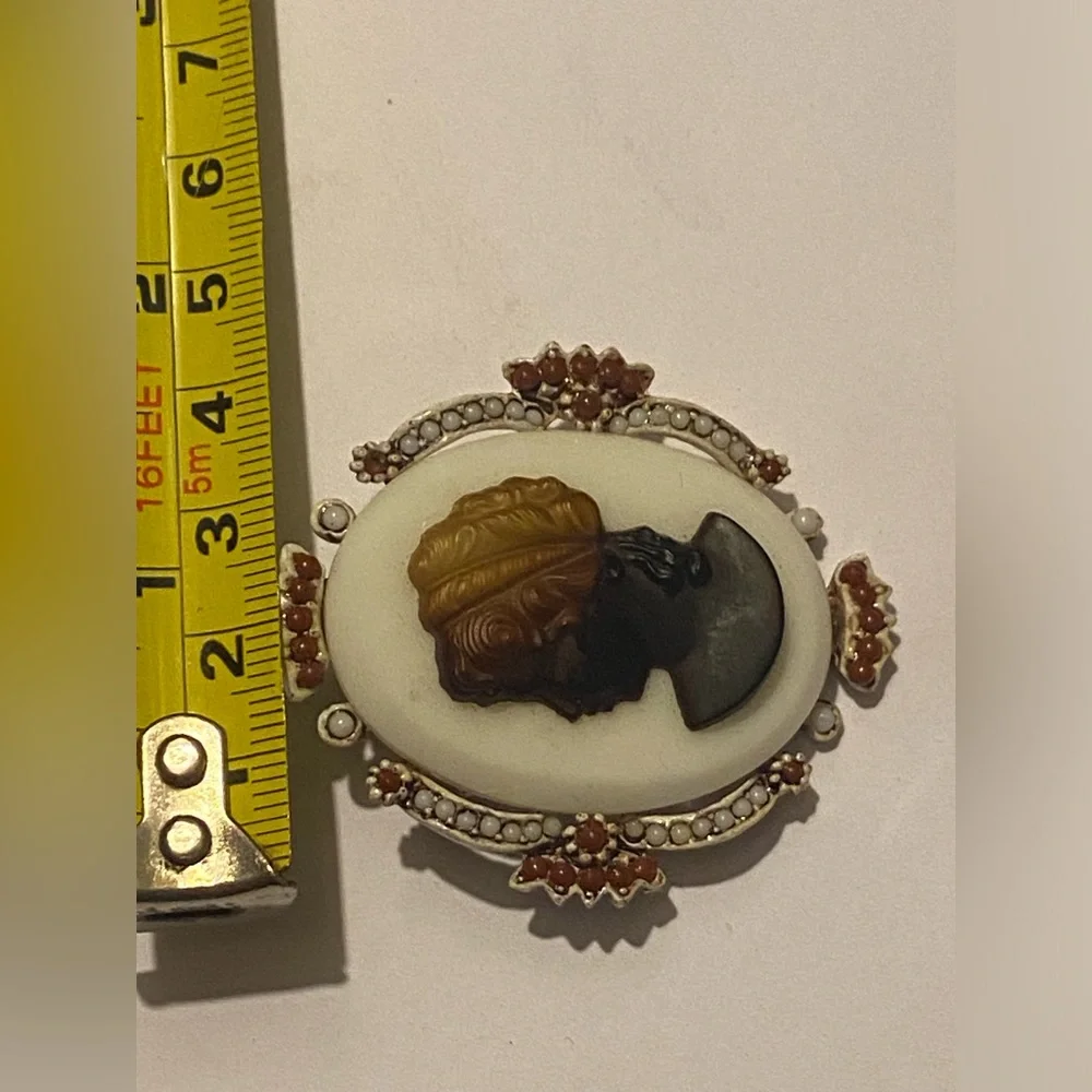 Vintage Costume Rootbeer Cameo Milkglass Brooch / Pendant #9183 - Picture 2 of 4